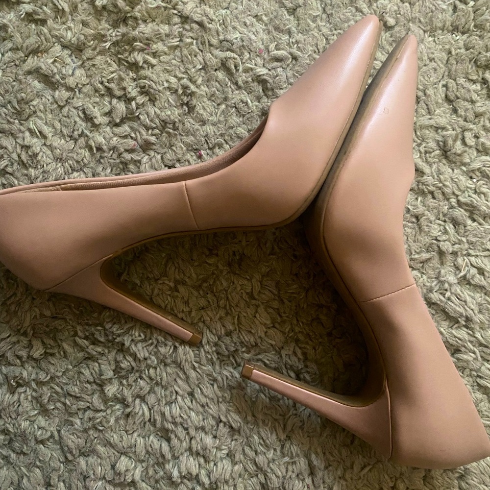 Christian Siriano Nude Pumps
